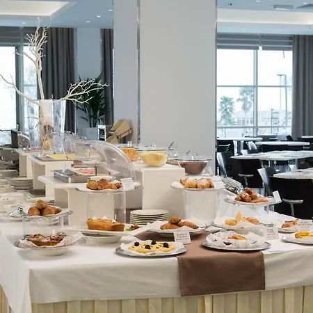 Continental 4* リミニ