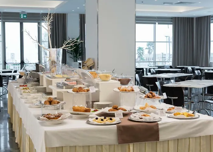 Continental 4* Римини