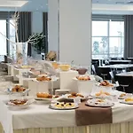 Continental 4* רימיני