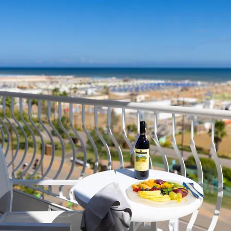 Continental 4* ريميني