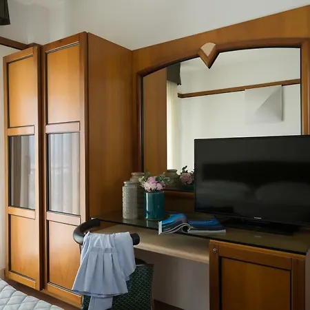 Continental 4* ريميني