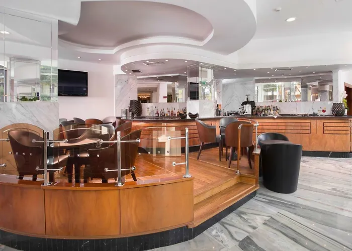 فندق Continental 4*